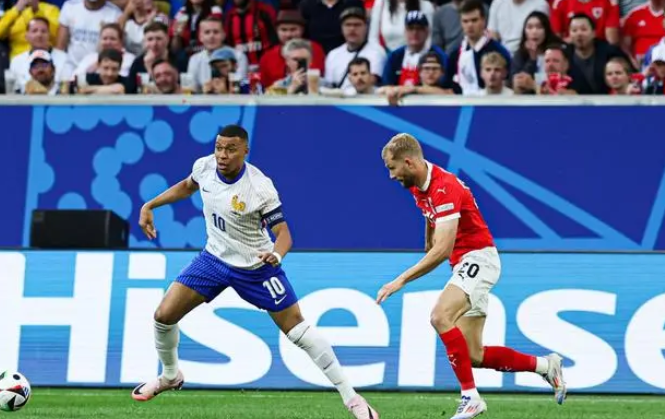 European Cup - Mbappe Injured and France Narrowly Wins