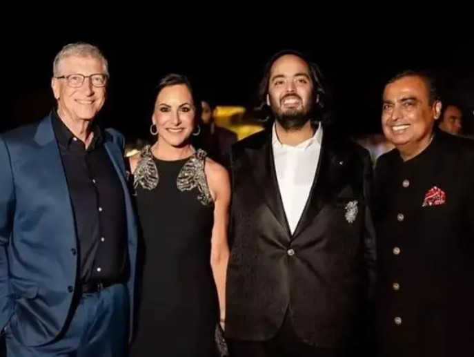 Bill Gates takes his girlfriend to the pre-wedding party of the son of India’s richest man