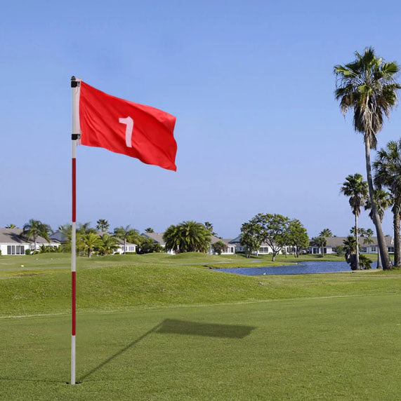 Bandera de golf verde con copa de hoyo de práctica | deportes galileo